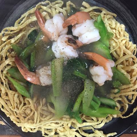 Crispy Egg noodle Rard Naa, photographed