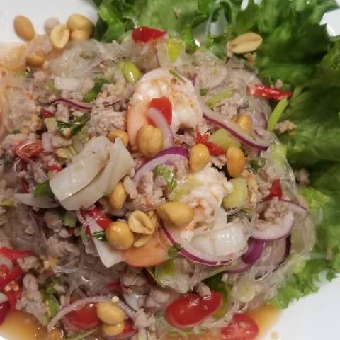 Glass Noodle Salad ยำวุ้นเส้น, photographed