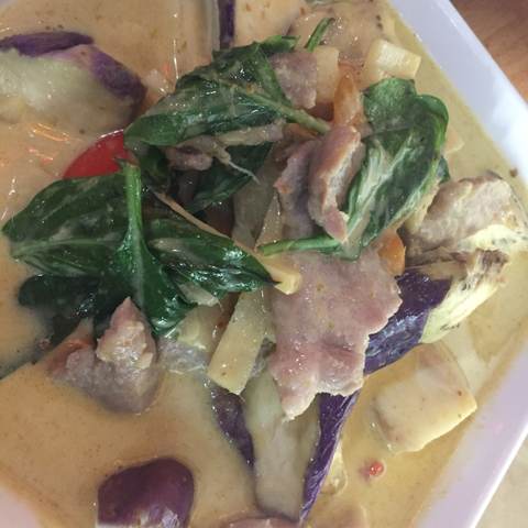 Green Curry แกงเขียวหวาน (24oz), photographed