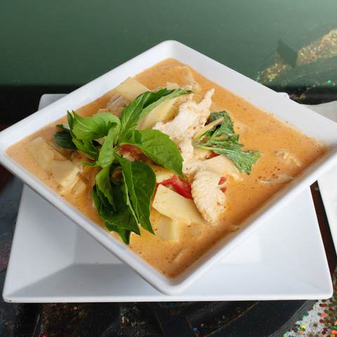 Red Curry แกงแดง (24oz), photographed